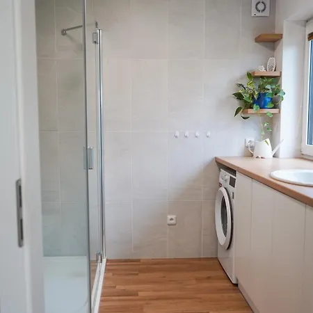 Vila Vekose - Apartman S Terasou A Zahradou Hradec Kralove Exterior photo
