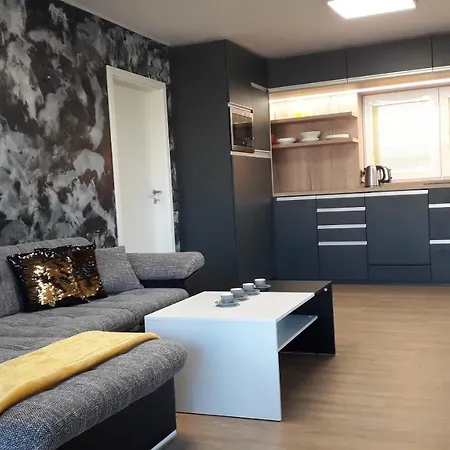 Vila Vekose - Apartman S Terasou A Zahradou Hradec Kralove Exterior photo