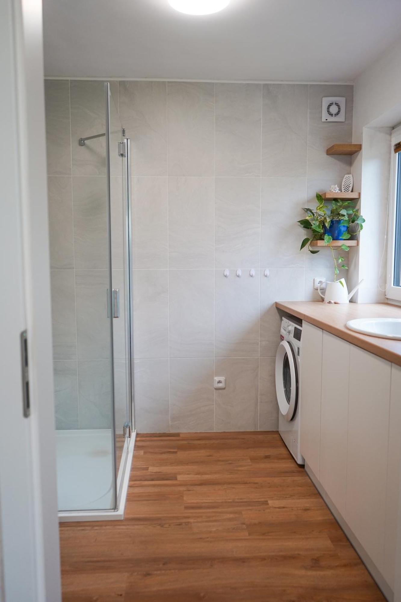 Apartment Vekose - S Terasou A Zahradou Hradec Kralove
