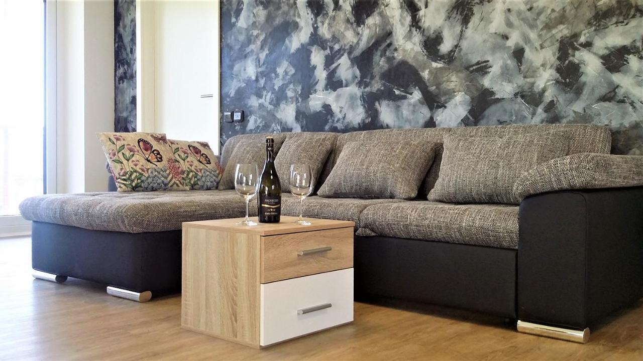 Vekose - S Terasou A Zahradou Apartment Hradec Kralove