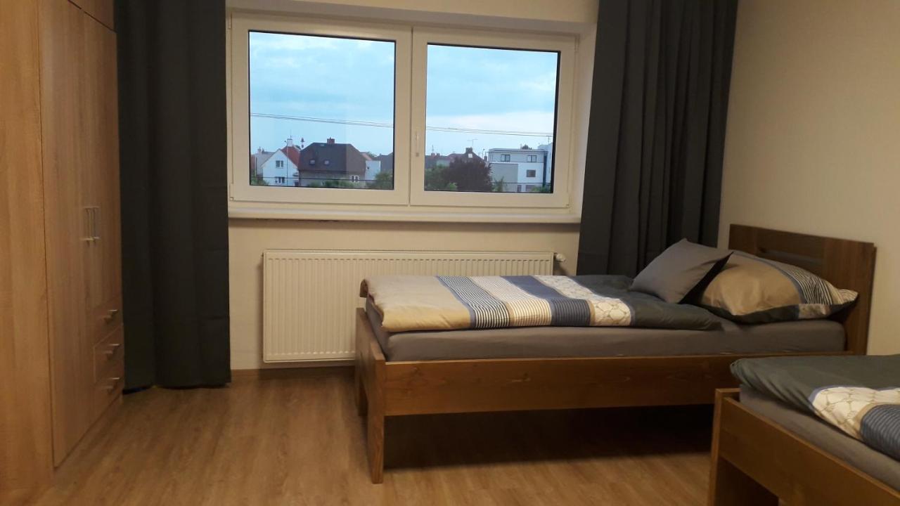 Apartment Vekose - S Terasou A Zahradou Hradec Kralove